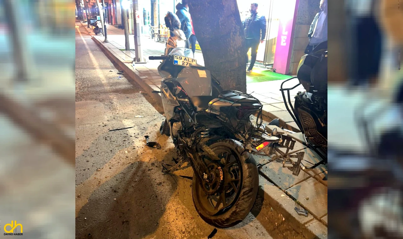 Otomobille çarpışan motosiklet sürücüsü yaralandı