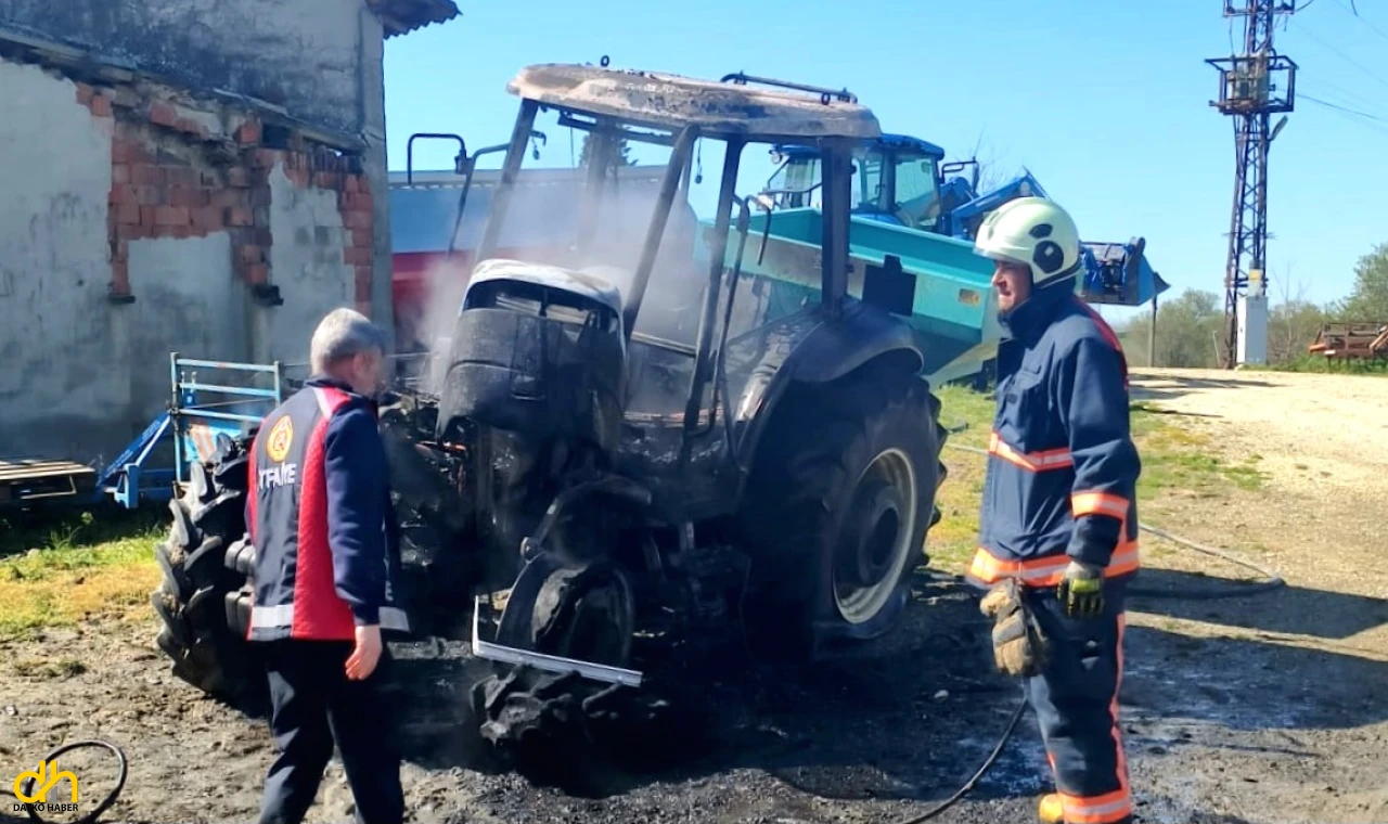 Bahçedeki traktör cayır cayır yandı