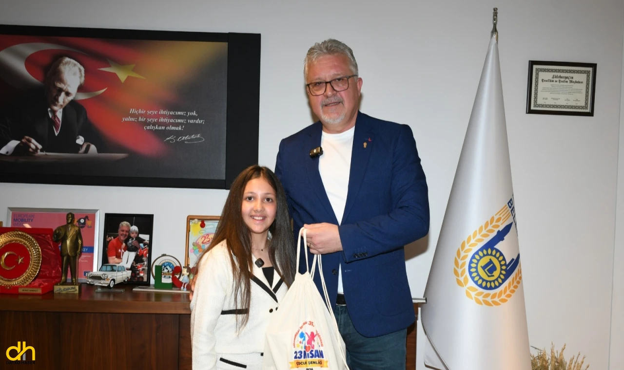 Başkanlık koltuğu miniklere emanet