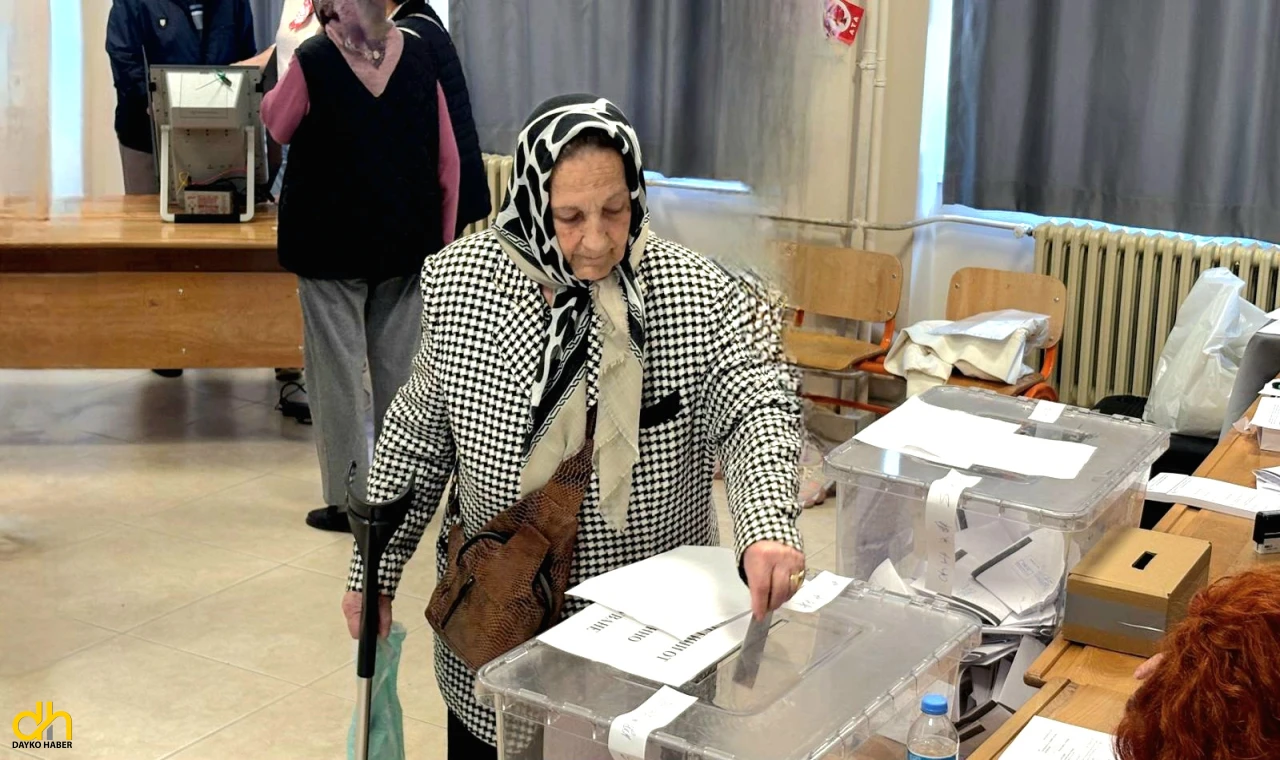 Bulgaristan’daki seçim için çifte vatandaşlar sandık başına gitti