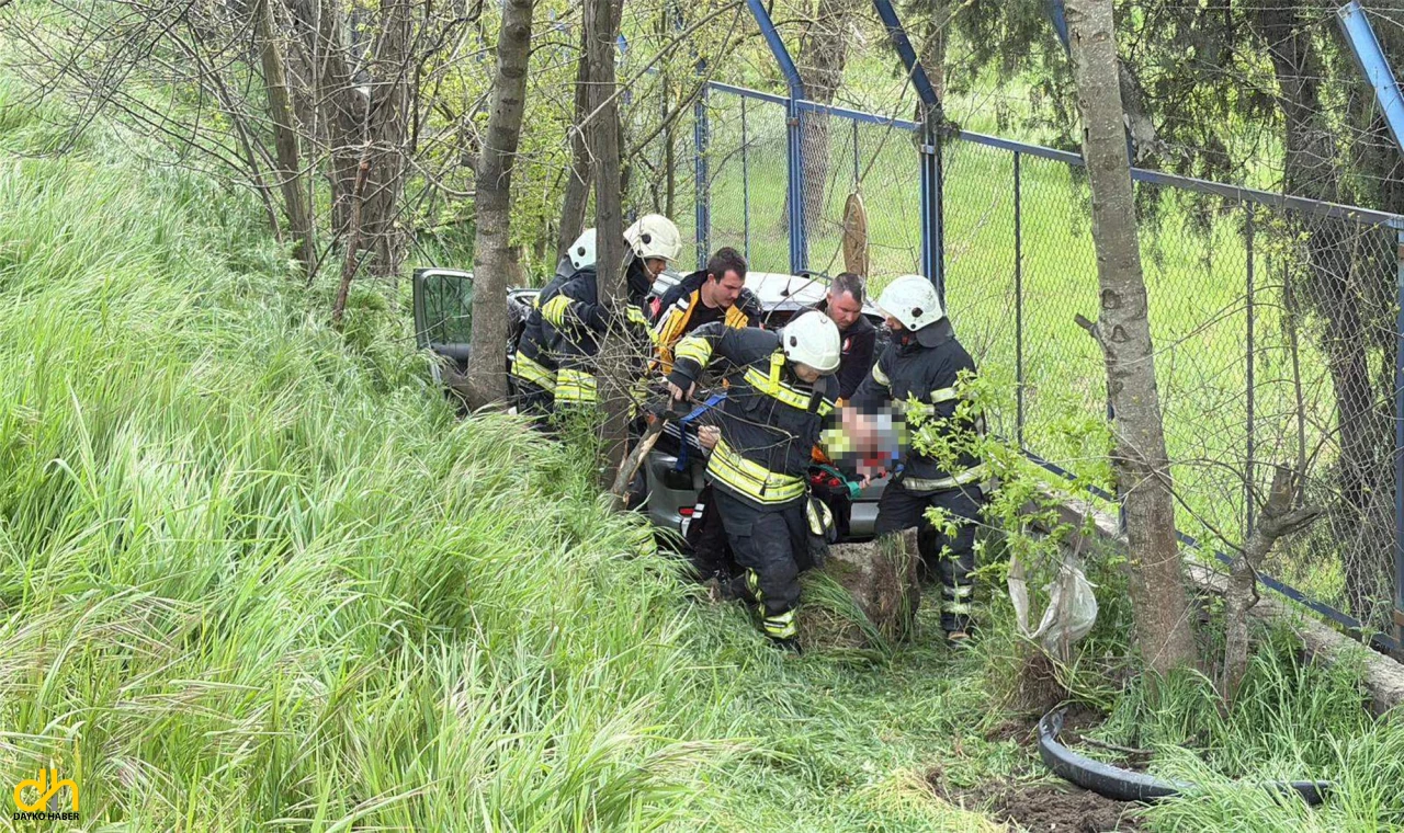 Direksiyonda kalp krizi geçiren sürücü öldü, otomobili şarampole yuvarlandı