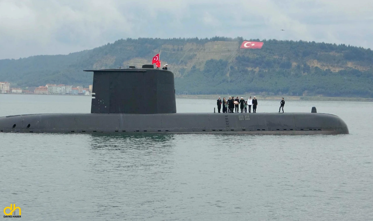 Dumlupınar Denizaltısı şehitleri anıldı