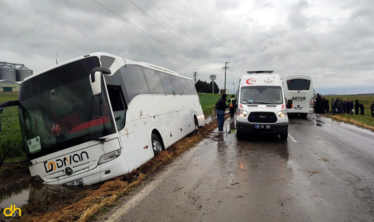 1 Mayıs kutlamalarına giden işçileri taşıyan otobüs yoldan çıktı