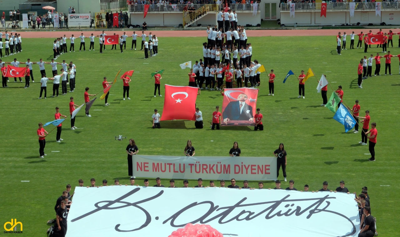 19 Mayıs Atatürk’ü Anma, Gençlik ve Spor Bayramı coşkuyla kutlandı