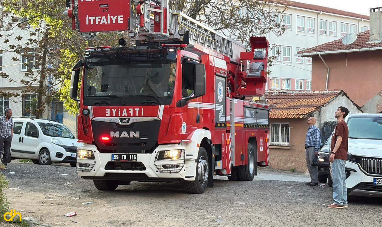 Apartman dairesinde çıkan yangın büyümeden söndürüldü