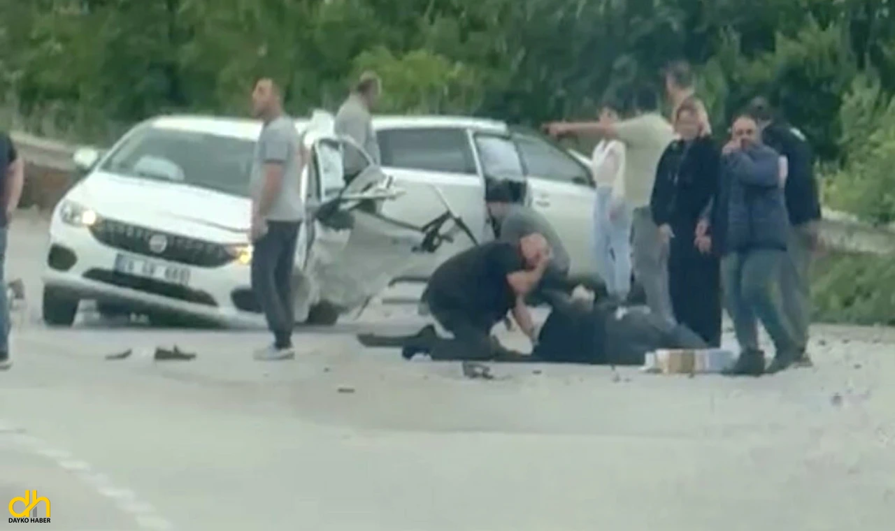 Çarpışan otomobillerde 2 kişi yaşamını yitirdi