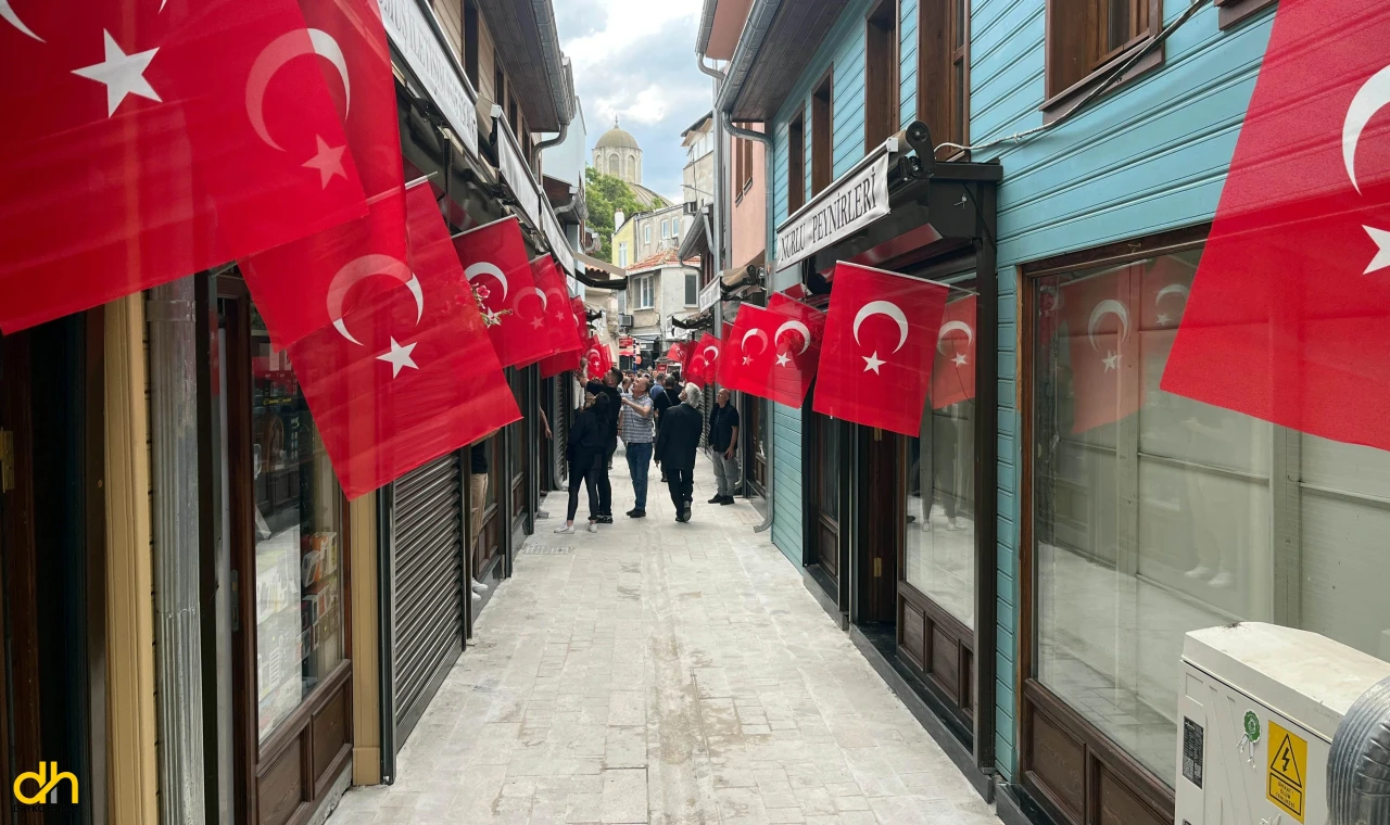 Restorasyonu tamamlanan ‘en dar’ çarşı açıldı