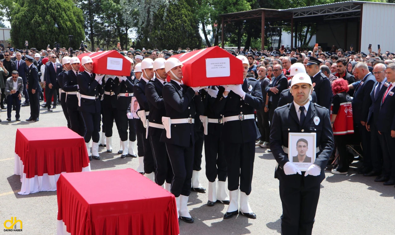 Şehit polis memurları için tören düzenlendi