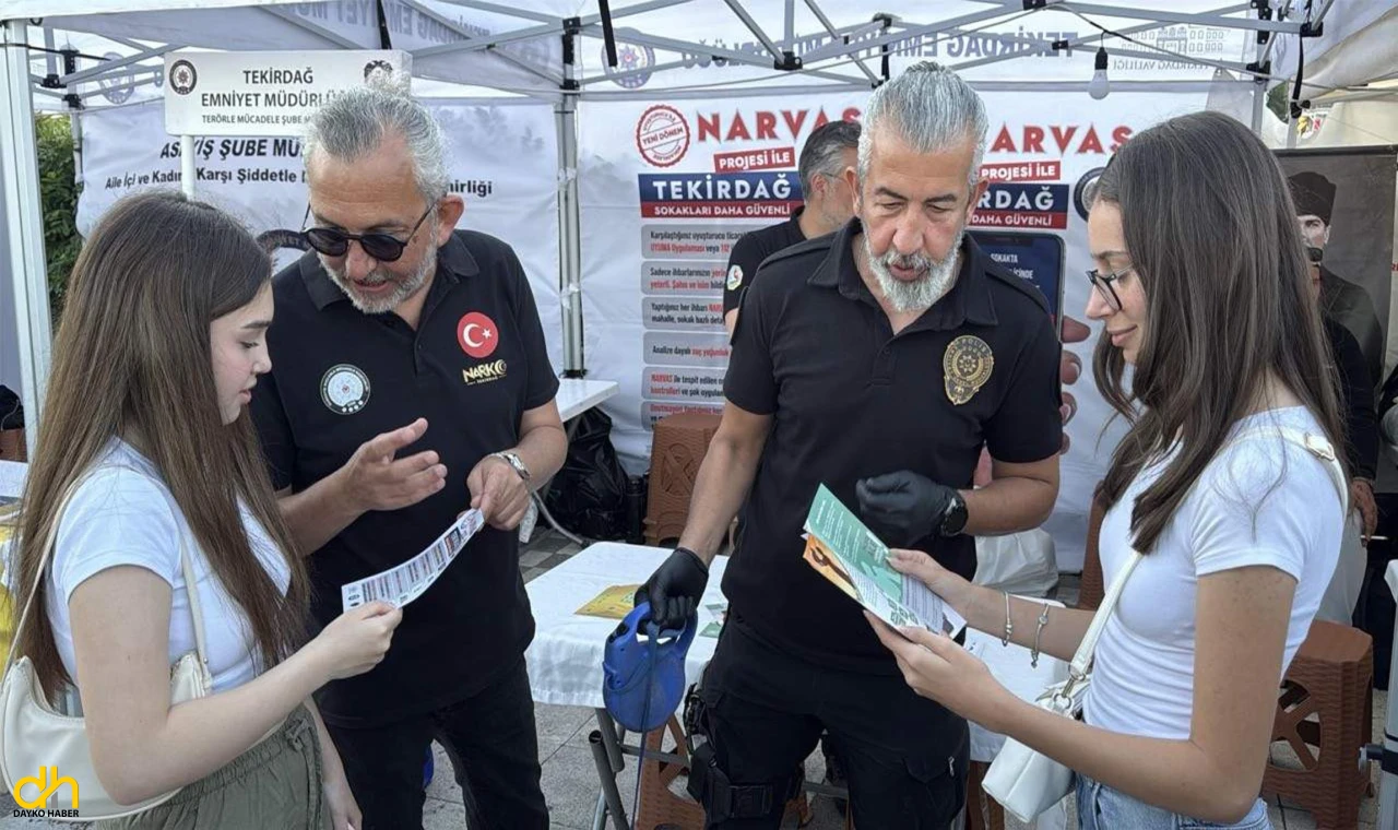 Festivalde stant kuran polis, vatandaşları uyuşturucuya karşı bilgilendirdi