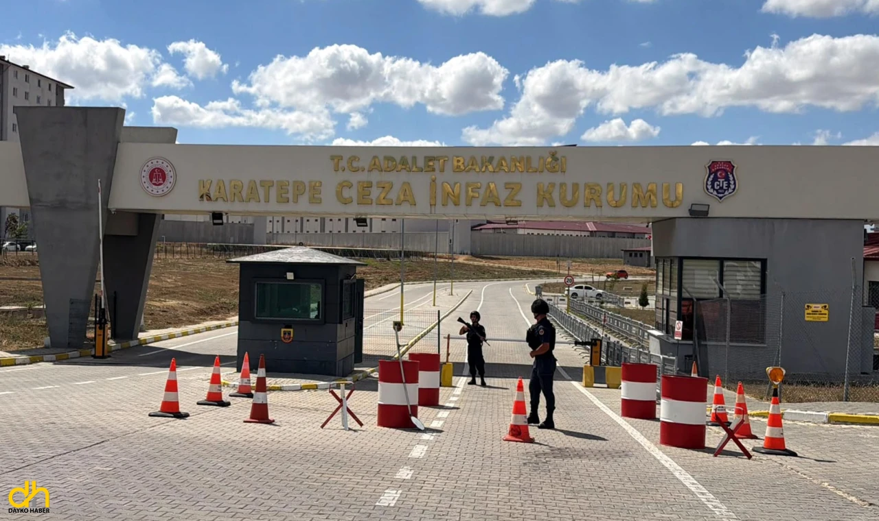Başkan Dedetaş ve Küçük, Karatepe Cezaevine konuldu