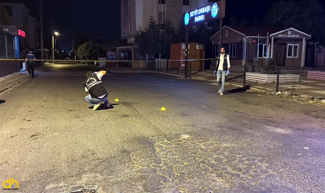 Husumetlilerini cadde ortasında tüfekle yaraladı
