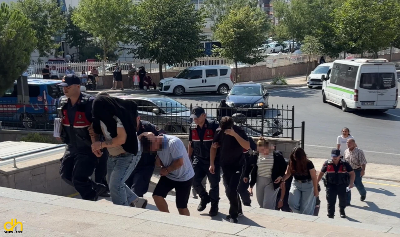 Kadın kıyafeti giydirdiler, ormana götürüp videosunu çektiler