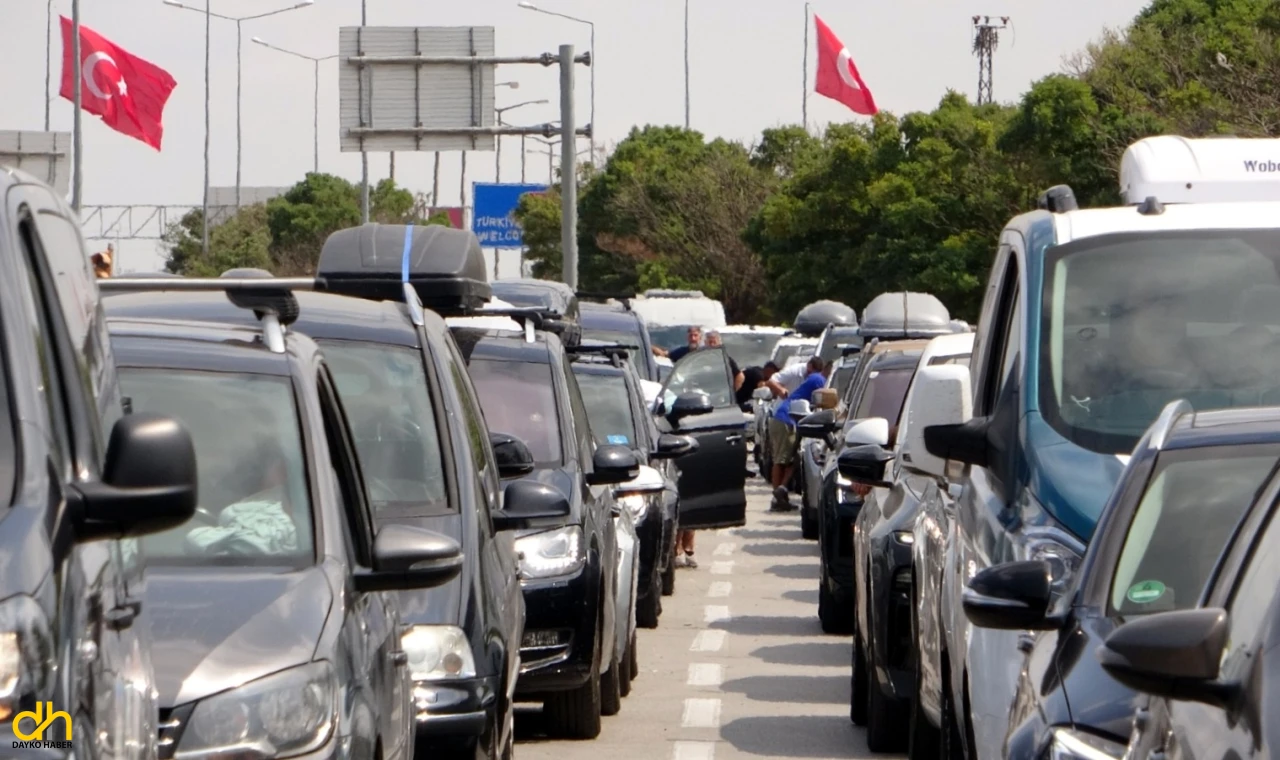 Kapıkule Sınır Kapısı’nda son 3 yılın araç çıkış rekoru kırıldı
