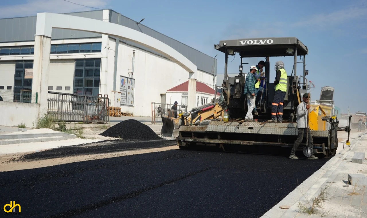 Sanayi bölgesinde sıcak asfalt serimine başlandı