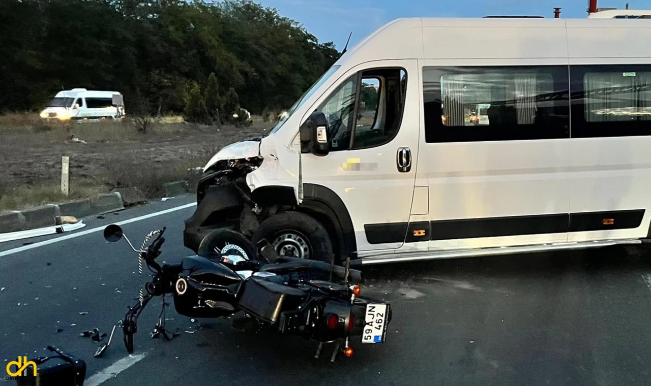 Minibüsle çarpışan motosikletin sürücüsü yaşamını yitirdi