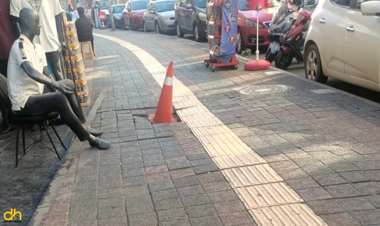 Çöken Kaldırımlar Onarılmayı Bekliyor
