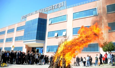Nevruz Kutlamalarında Ateş Üzerinden Atlayıp, Yumurta Tokuşturdular