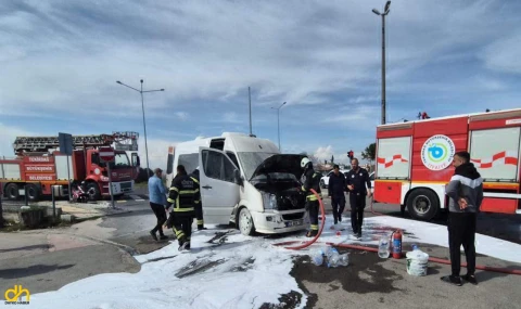 Seyir Halindeki Yolcu Minibüsü Yandı