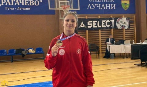 Esma Nur Kara,15 Yaş Okul Sporları Dünya Güreş Şampiyonu Oldu