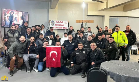 Kavga İhbarına Giden Polislere Sürpriz Kutlama