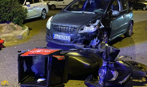 Otomobille Çarpışan Motosiklet Sürücüsü Kurye Yaralandı
