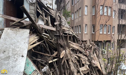 Süleymanpaşa’da 2 Katlı Boş Ahşap Ev Çöktü