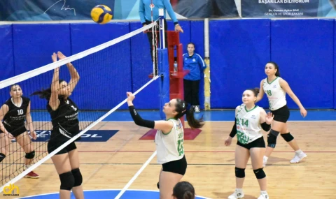 Voleybol Yıldız Kızlar Grup Müsabakaları Çorlu'da Devam Ediyor