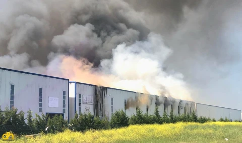 Çerkezköy'de kauçuk fabrikasında yangın çıktı, alevler parfüm tesisine de sıçradı
