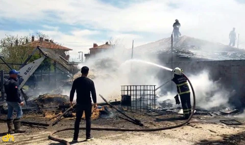 Edirne’de saman balyalarındaki yangın eve sıçradı