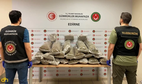 Kapıkule’de mobilya yüklü minibüste esrar ele geçirildi
