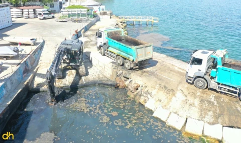Süleymanpaşa Belediyesi sahilde müsilaj temizliği yaptı