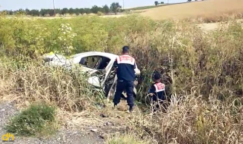 Aynı yöne giden 2 otomobilin çarpıştığı kazada 1 kişi yaşamını yitirdi
