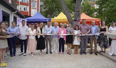 Başkan Sarıkurt, Menekşe Kadın Eğitim Merkezi Sergisinin açılışını yaptı