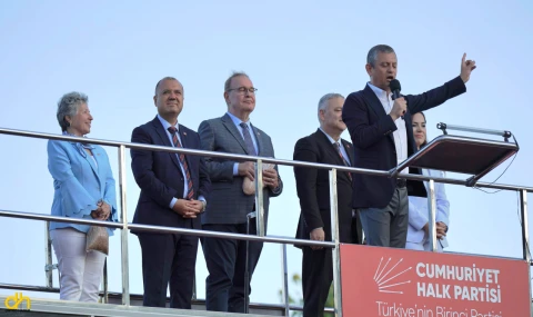 CHP Genel Başkanı Özel, Süleymapaşa’da düzenlenen mitingde iktidara yüklendi