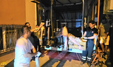 Evinde ölü bulunan vatandaş, vinçle çıkarılabildi