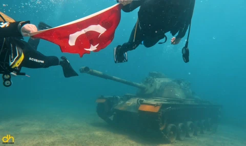 Jandarmadan deniz altında kuruluş kutlaması