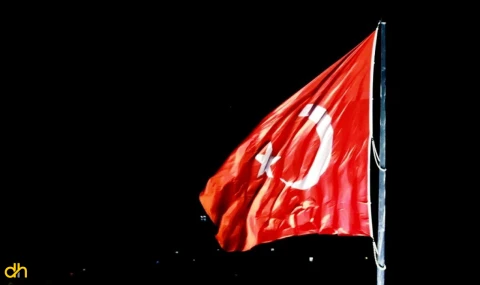 Kiraz Festivali’nde dev Türk Bayrağı sürprizi