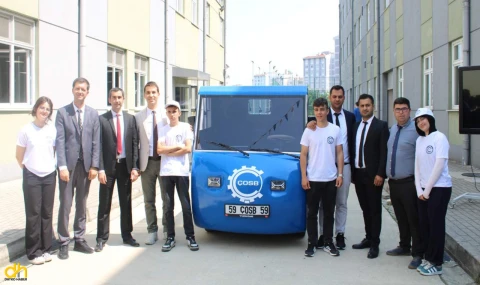 Lise öğrencileri, yerli imkanlarla elektrikli kamyonet üretti