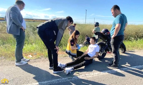 Otomobil ile motosikletin çarpıştığı kazada 2 kişi yaralandı