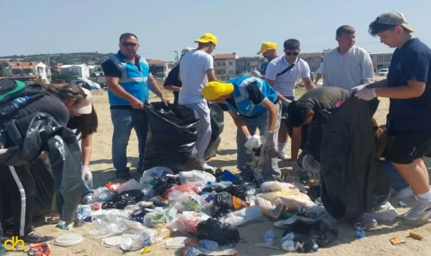 Saros Körfezi’nde öğrencilerle birlikte çevre temizliği yapıldı
