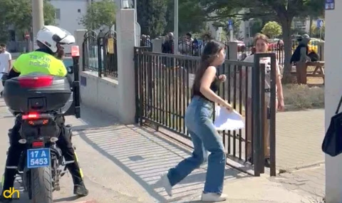 Sınava geç kalan öğrencileri polisler yetiştirdi