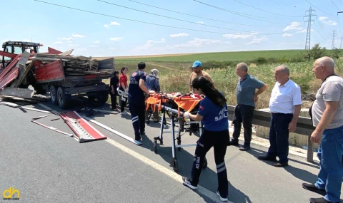 TIR ile traktör çarpıştı 2 kişi yaralandı