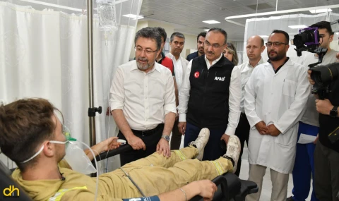 Bakan Yumaklı dumandan etkilenenleri hastanede ziyaret etti