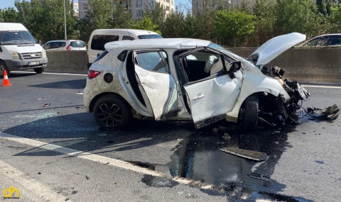 Bariyere çarpan otomobildeki 3 kişi yaralandı