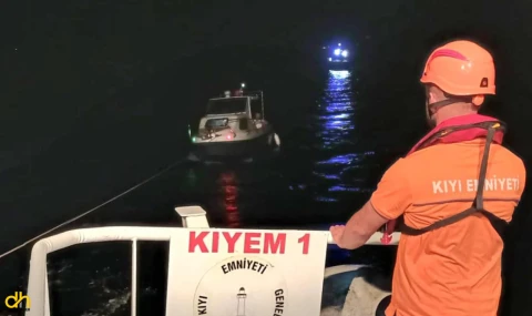 Çanakkale Boğazı’nda sürüklenen tekne kurtarıldı