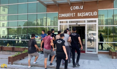 İnşaat işçilerinin ‘park yeri’ kavgasında 1’i polis, 3 kişi yaralandı