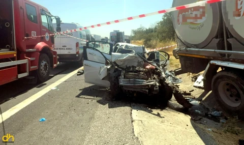 Kamyon ile otomobilin çarpıştığı kazada 4 kişi yaşamını yitirdi