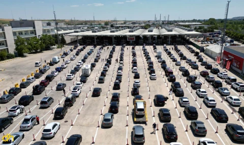 Sınır kapılarında, yolcu ve araç giriş rekoru kırıldı