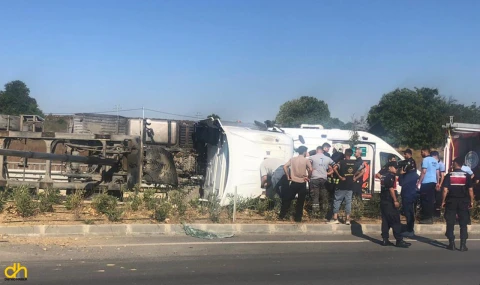 Kara yolunda devrilen kamyonun sürücüsü yaralandı