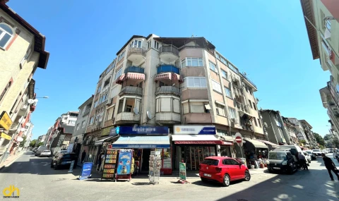 Kolonlarında hasar tespit edilen apartman tahliye edildi